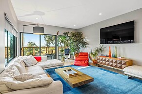 Private Pool & Large Deck: Modern Cotati Villa!