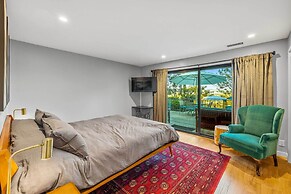 Private Pool & Large Deck: Modern Cotati Villa!