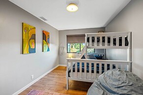 Private Pool & Large Deck: Modern Cotati Villa!