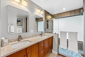 Private Pool & Large Deck: Modern Cotati Villa!