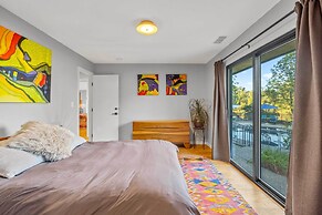 Private Pool & Large Deck: Modern Cotati Villa!