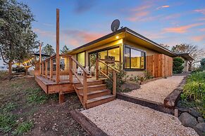 Private Pool & Large Deck: Modern Cotati Villa!