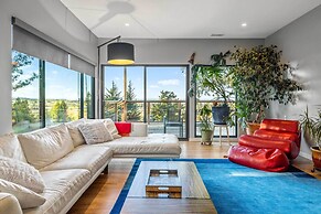 Private Pool & Large Deck: Modern Cotati Villa!