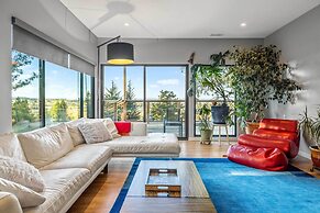 Private Pool & Large Deck: Modern Cotati Villa!