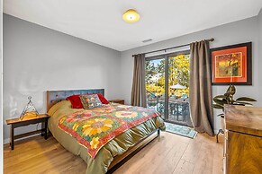 Private Pool & Large Deck: Modern Cotati Villa!