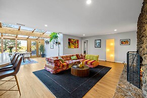 Private Pool & Large Deck: Modern Cotati Villa!