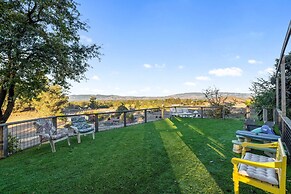 Private Pool & Large Deck: Modern Cotati Villa!