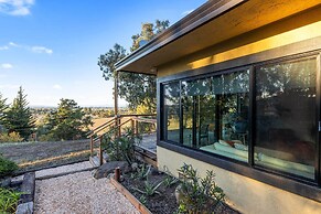 Private Pool & Large Deck: Modern Cotati Villa!