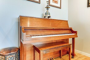 Private Pool & Large Deck: Modern Cotati Villa!