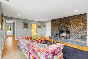 Private Pool & Large Deck: Modern Cotati Villa!