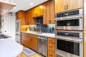 Private Pool & Large Deck: Modern Cotati Villa!