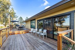 Private Pool & Large Deck: Modern Cotati Villa!