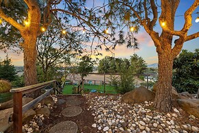 Private Pool & Large Deck: Modern Cotati Villa!