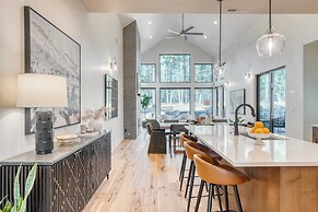 Grand Fir by Avantstay Hot Tub and Firepit