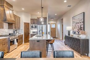 Grand Fir by Avantstay Hot Tub and Firepit