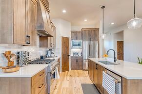 Grand Fir by Avantstay Hot Tub and Firepit