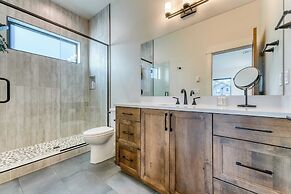 Grand Fir by Avantstay Hot Tub and Firepit