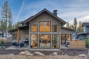 Grand Fir by Avantstay Hot Tub and Firepit