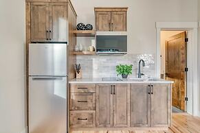 Grand Fir by Avantstay Hot Tub and Firepit