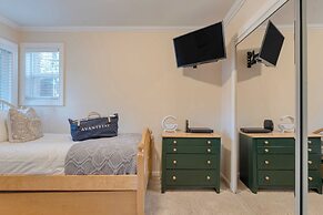 Lake Star by Avantstay Hot Tub, Walk to Beach