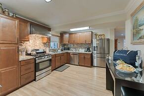 Lake Star by Avantstay Hot Tub, Walk to Beach