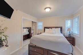 Lake Star by Avantstay Hot Tub, Walk to Beach