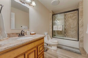 Lake Star by Avantstay Hot Tub, Walk to Beach