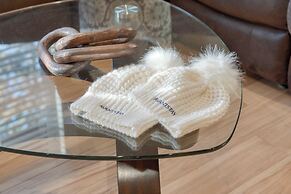 Lake Star by Avantstay Hot Tub, Walk to Beach