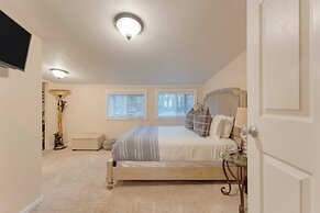 Lake Star by Avantstay Hot Tub, Walk to Beach