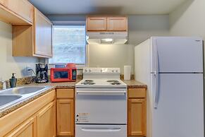 < 1 Mi to Pleasure Pier: Unit in Galveston!