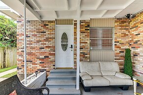 < 1 Mi to Pleasure Pier: Unit in Galveston!