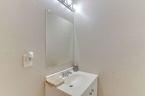 < 1 Mi to Pleasure Pier: Unit in Galveston!