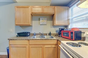 < 1 Mi to Pleasure Pier: Unit in Galveston!