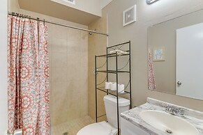 < 1 Mi to Pleasure Pier: Unit in Galveston!