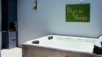 RiqueHouse Hidro Piscina a 500m da praia