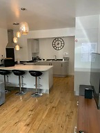 Immaculate 2-bed Apartment in Leigh