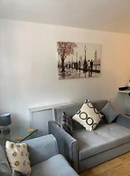 Immaculate 2-bed Apartment in Leigh