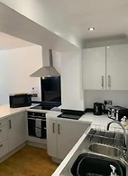 Immaculate 2-bed Apartment in Leigh