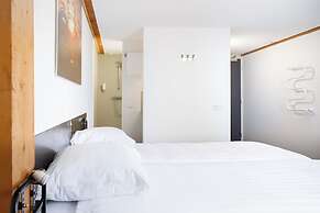 Hotel Blooker
