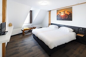 Hotel Blooker