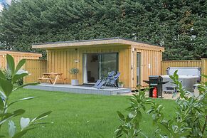 City to Country Retreat Luxury Lodge With Hot Tub