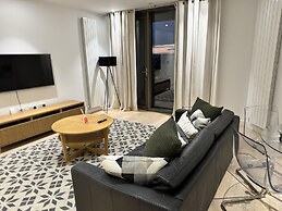 Docklands Stunning 2 bed Apartment London