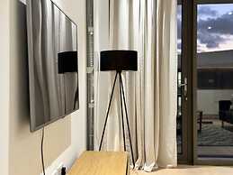 Docklands Stunning 2 bed Apartment London