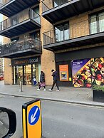 Docklands Stunning 2 bed Apartment London