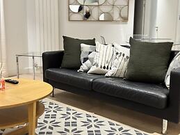 Docklands Stunning 2 bed Apartment London