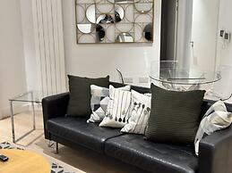 Docklands Stunning 2 bed Apartment London