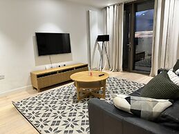 Docklands Stunning 2 bed Apartment London