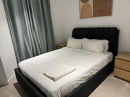 Docklands Stunning 2 bed Apartment London