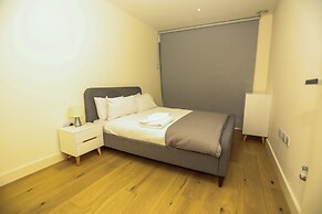 Docklands Stunning 2 bed Apartment London