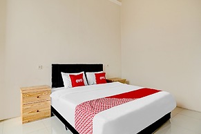 OYO Life 90544 Grand Redisa